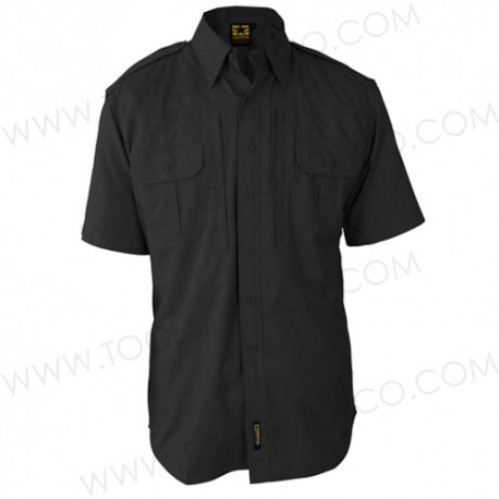 Camisa táctica de manga corta.
