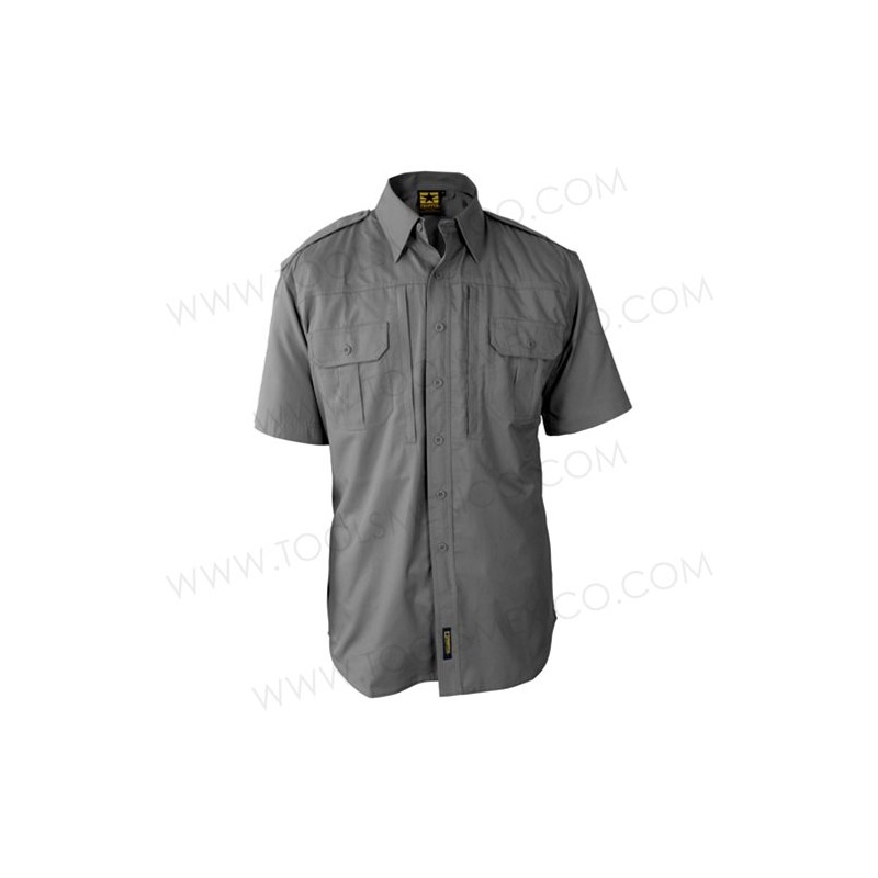 Camisa táctica de manga corta.