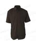 Camisa táctica de manga corta.