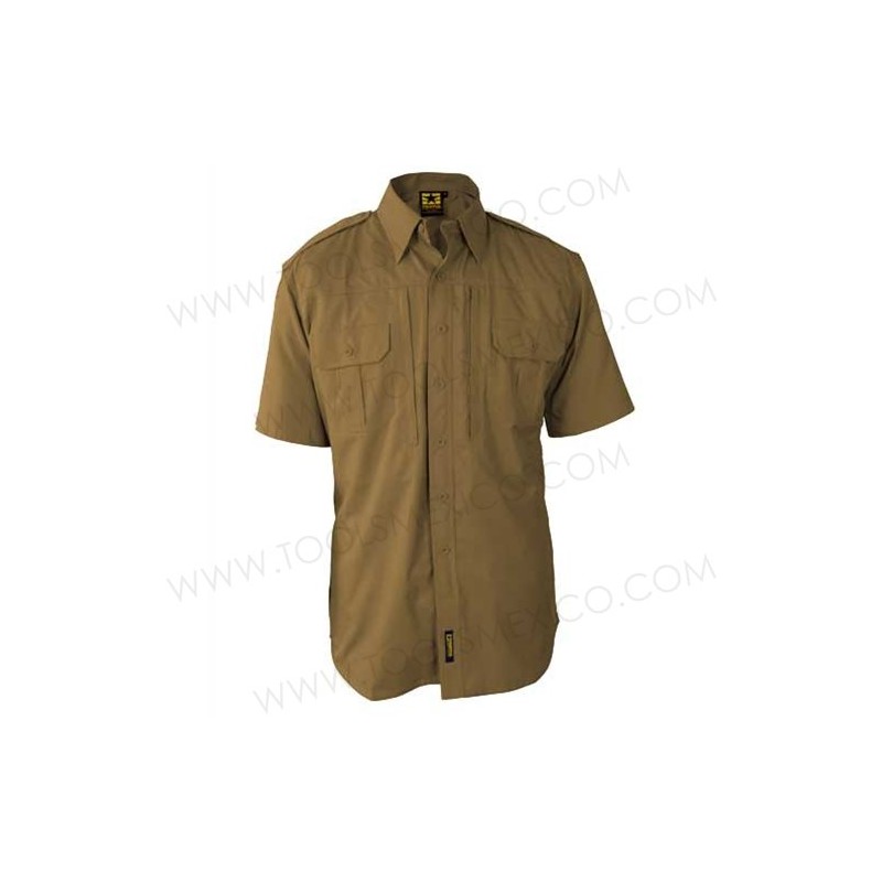 Camisa táctica de manga corta.