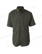 Camisa táctica de manga corta.