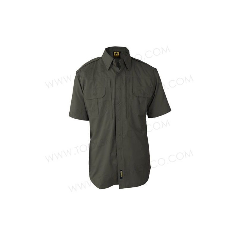 Camisa táctica de manga corta.