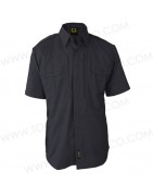 Camisa táctica de manga corta.